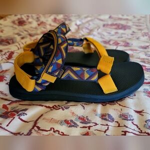 Teva Original Universal Sandal Size 8 Cayambe Sunflower
